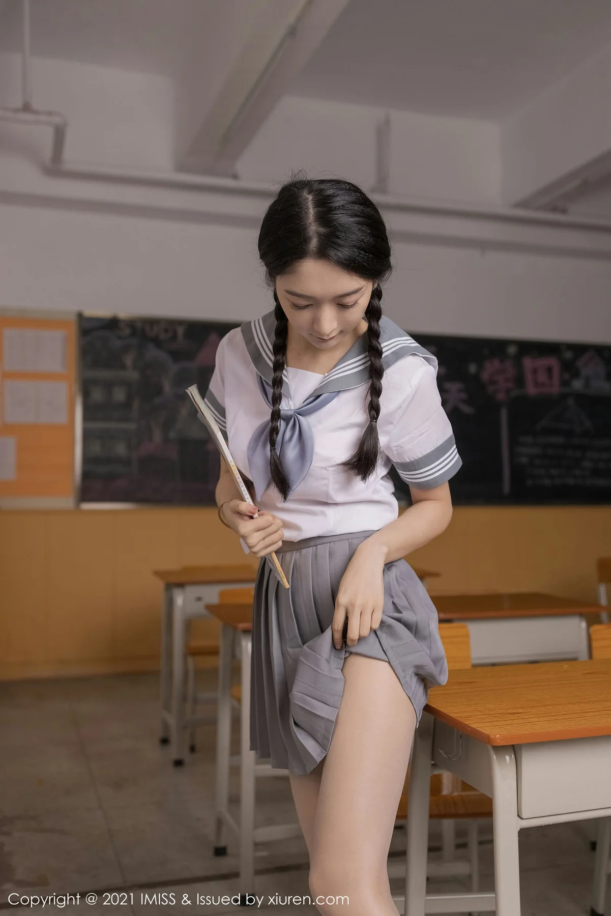 IMiss 爱蜜社 Vol.583 真实教室场景 Angela00 校服制服写真 - 9