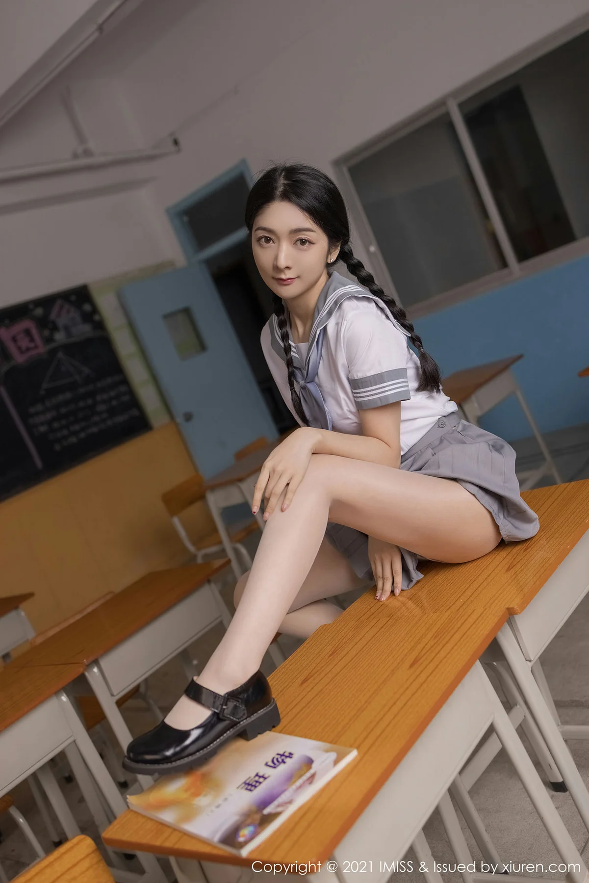 IMiss 爱蜜社 Vol.583 真实教室场景 Angela00 校服制服写真 - 5