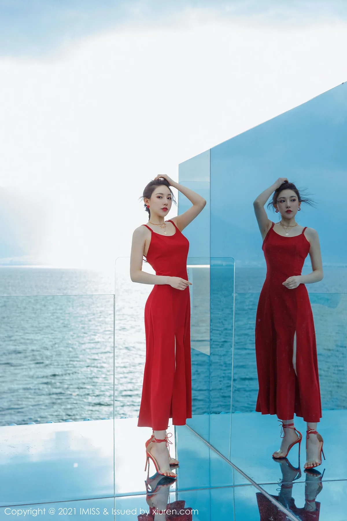 IMiss 爱蜜社 Vol.586 街拍系列 Lynn刘奕宁 性感写真 - 1