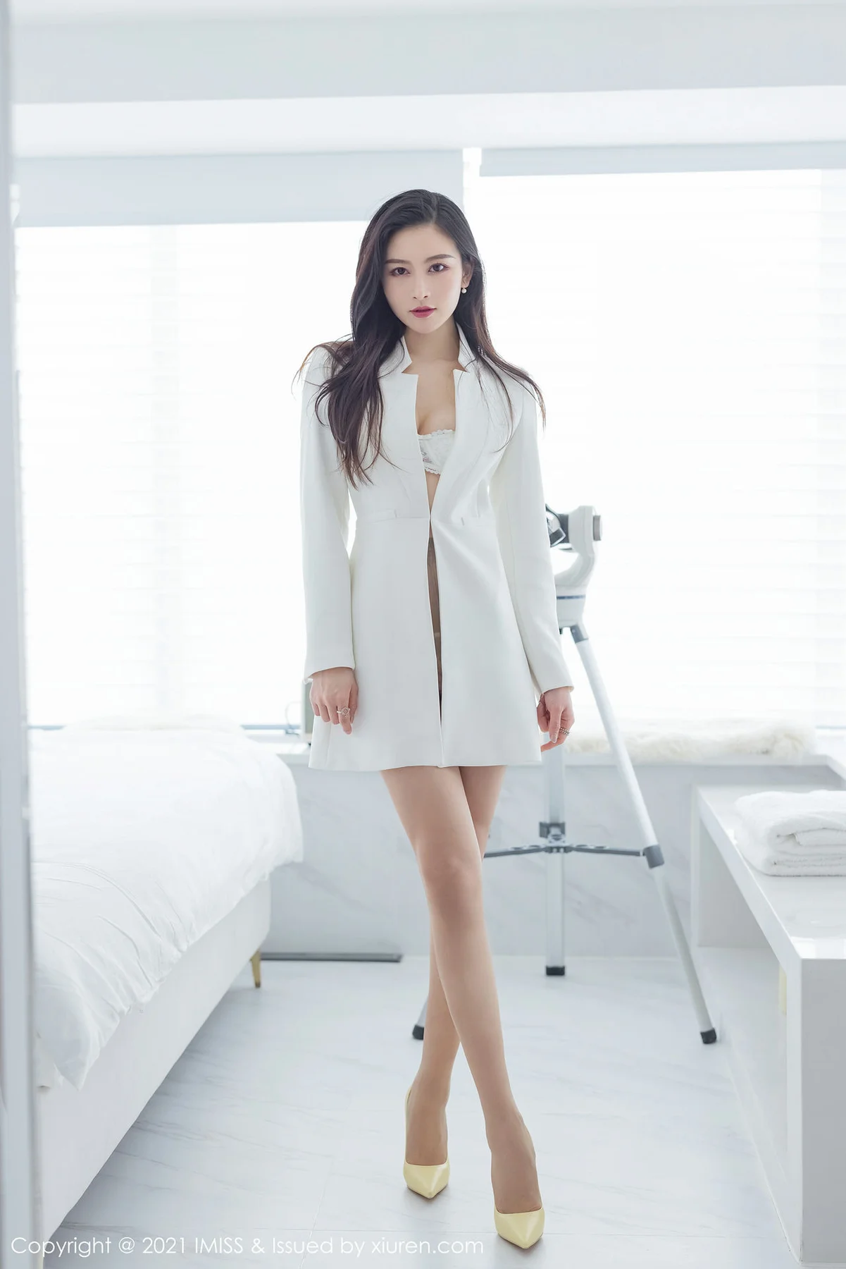 IMiss 爱蜜社 Vol.594 华丽服饰 Vanessa 性感写真 - 1