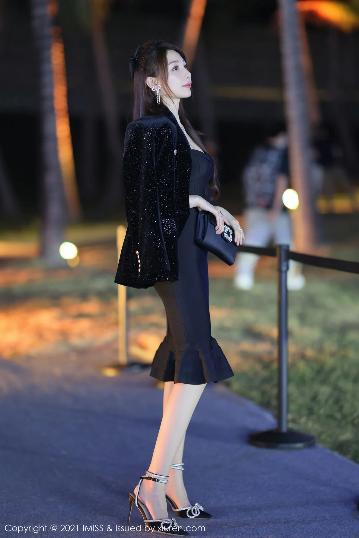 IMiss 爱蜜社 Vol.597 女神街拍系列第二部  Lynn刘奕宁 气质女神 - 1