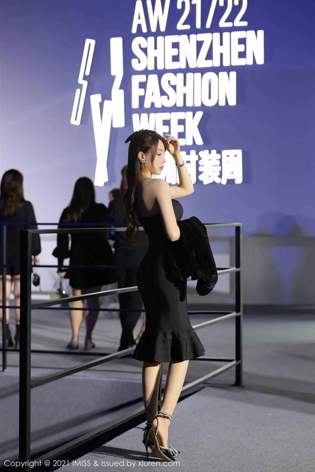 IMiss 爱蜜社 Vol.597 女神街拍系列第二部  Lynn刘奕宁 气质女神 - 4