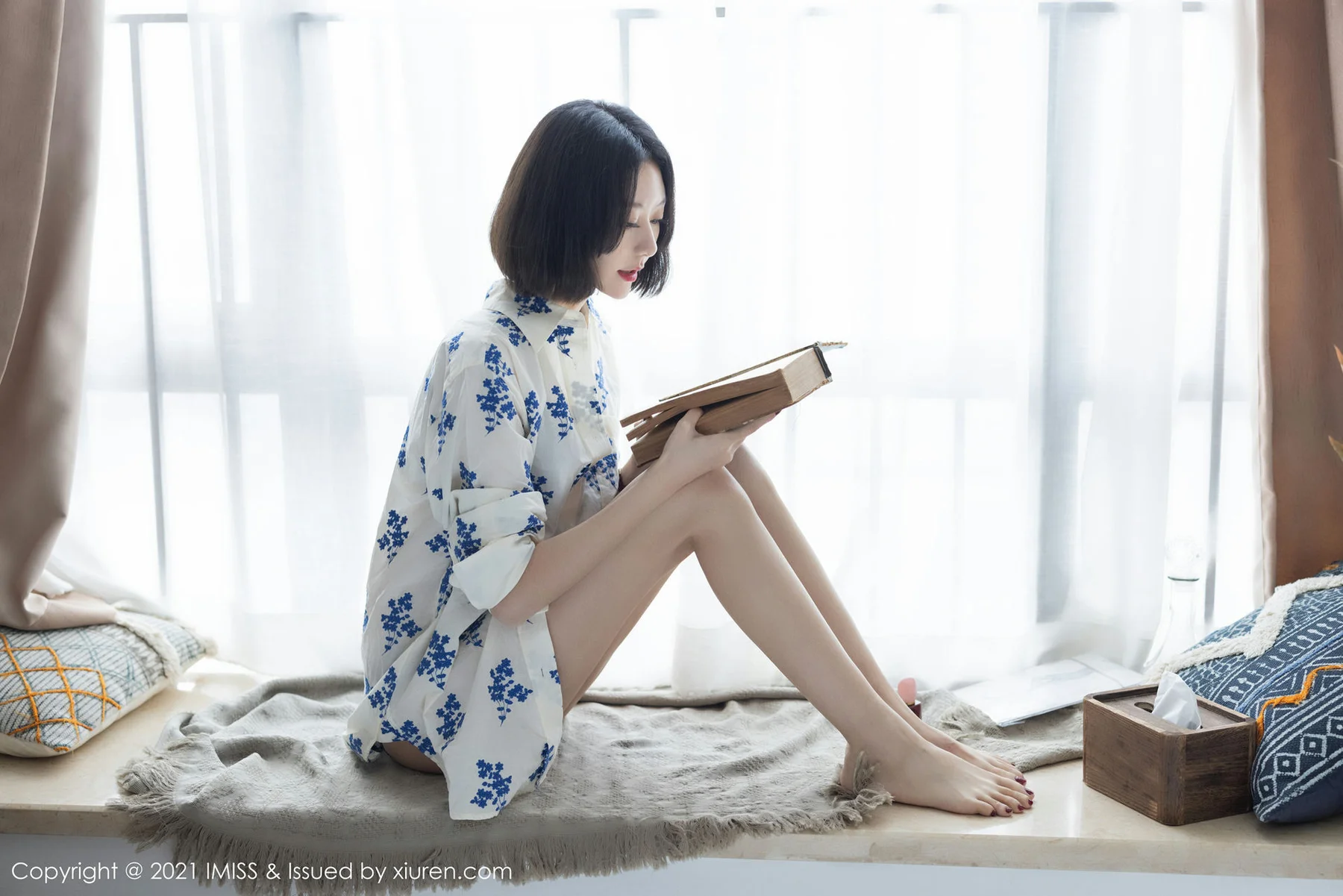 IMiss 爱蜜社 Vol.602 朦胧丝足美腿  艺轩 气质美女写真2 - 1