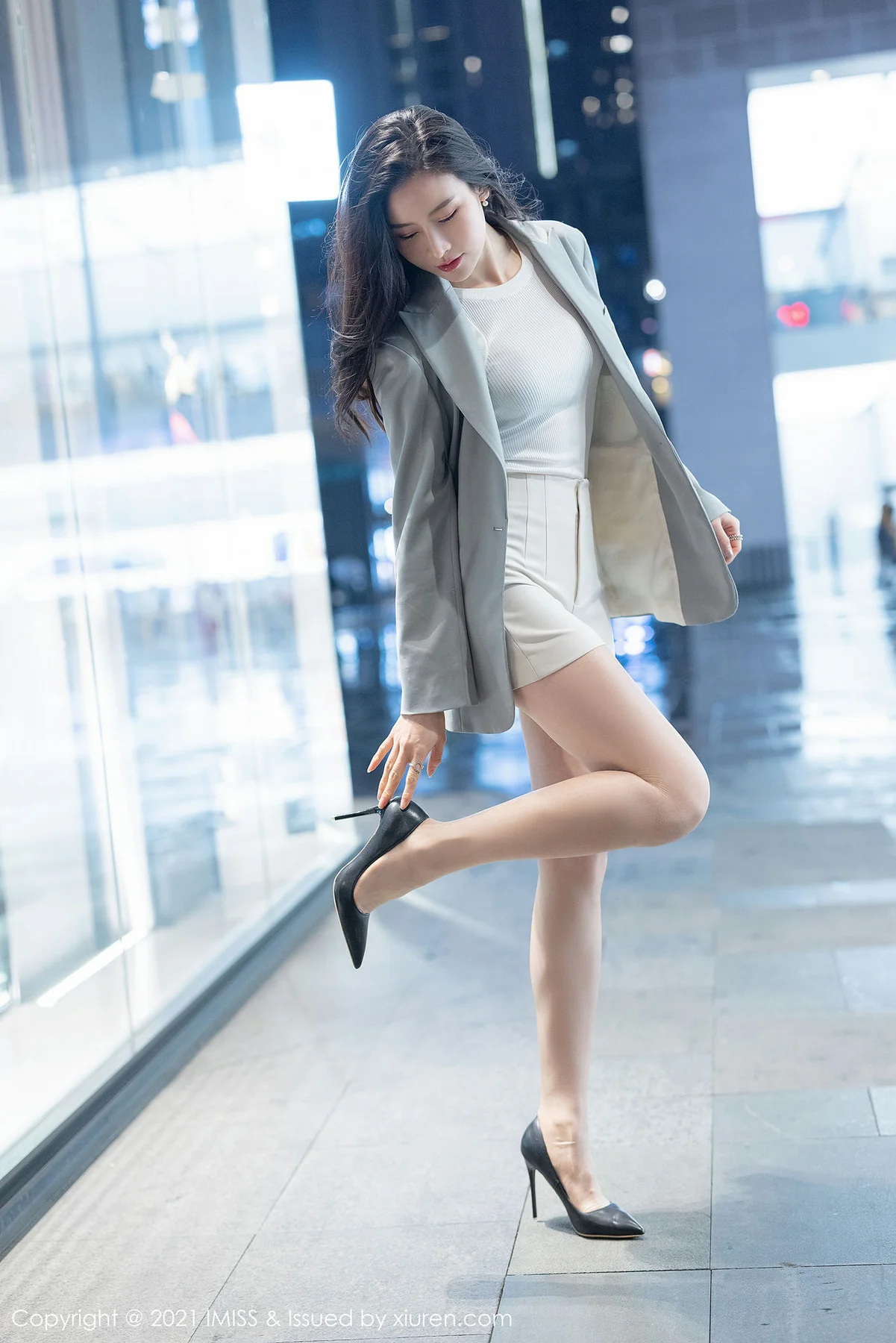 IMiss 爱蜜社 Vol.610  朦胧美腿 Vanessa 气质美女3 - 1