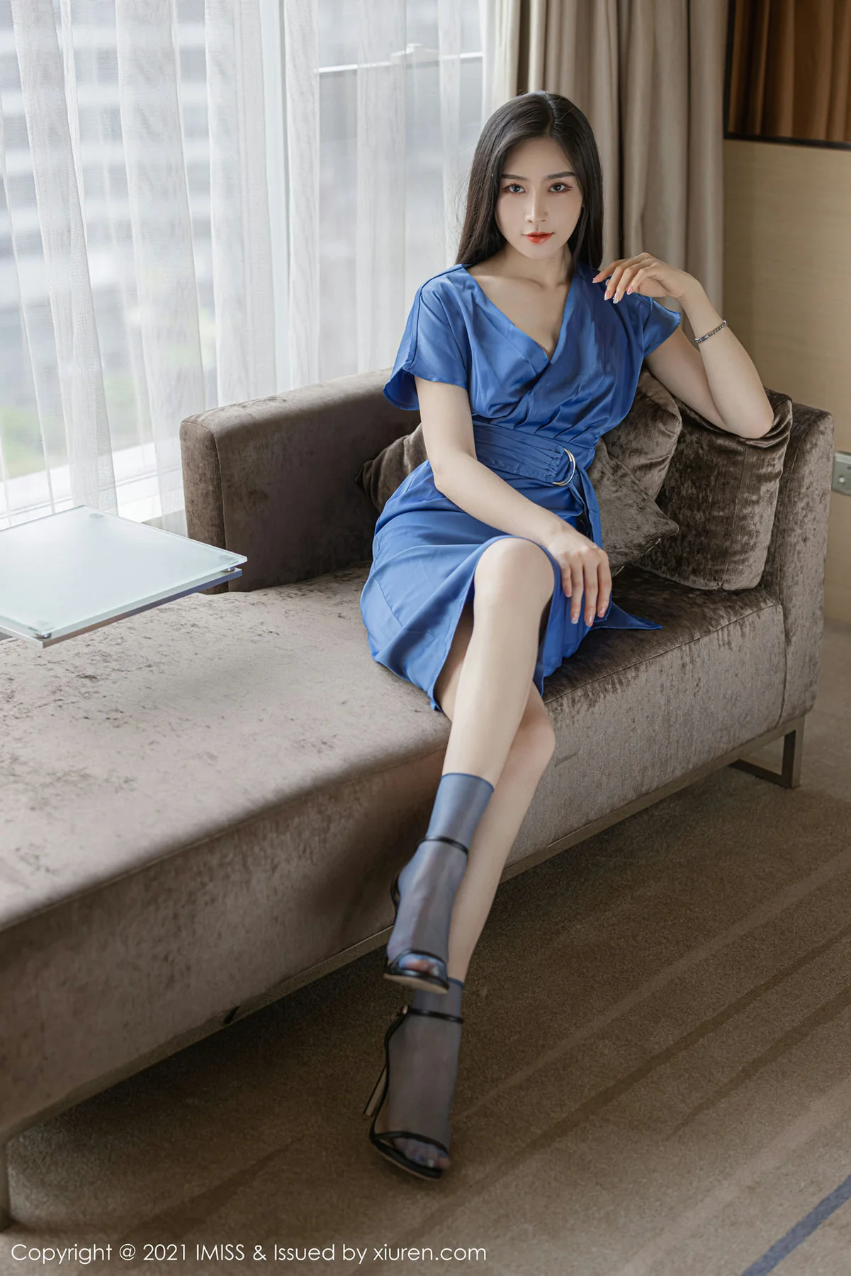 IMiss 爱蜜社 Vol.626 气质美女多姿礼裙 Vanessa 性感写真3 - 4