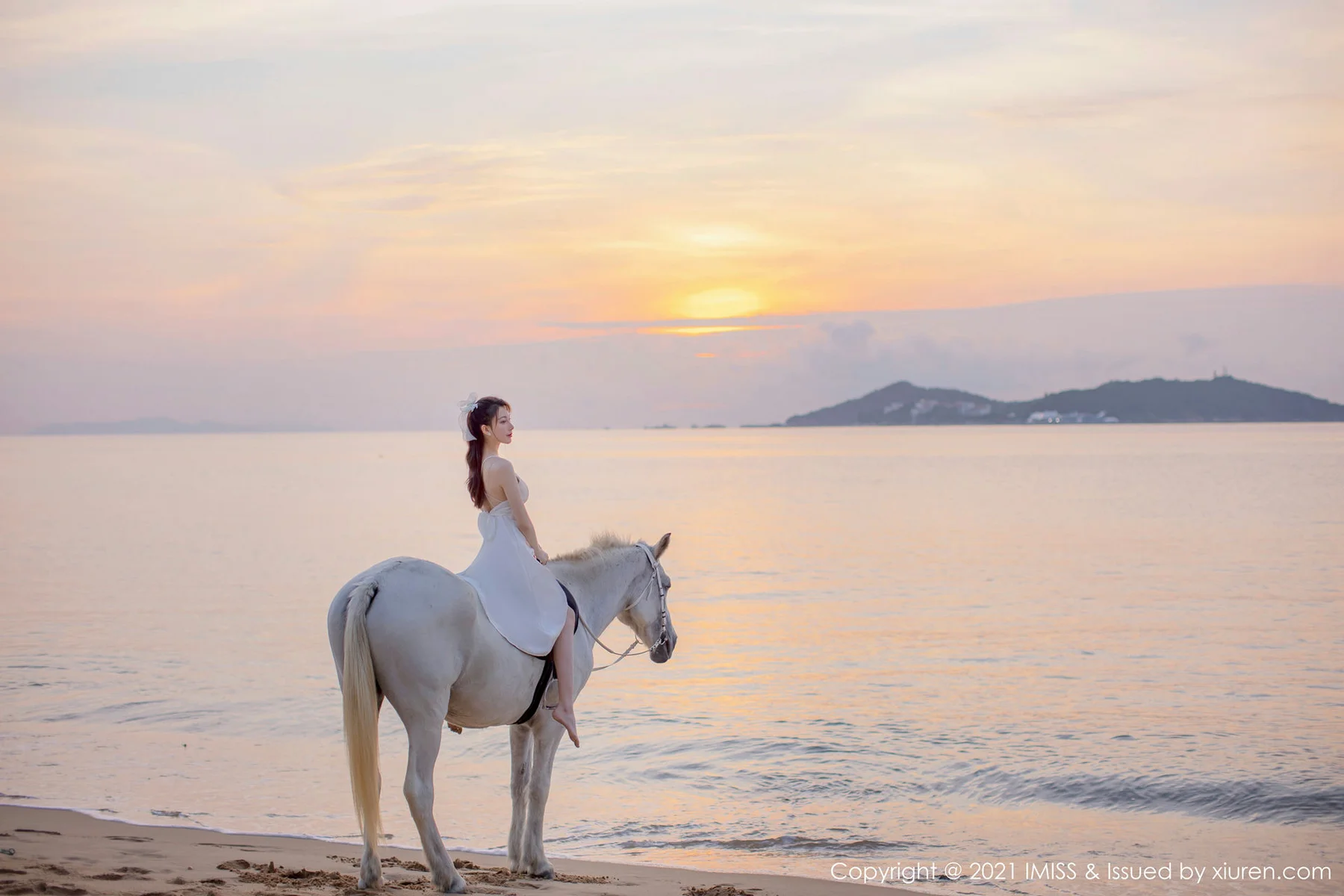 IMiss 爱蜜社 Vol.643 Lynn刘奕宁与Rossi  夕阳骑马合集写真3 - 1