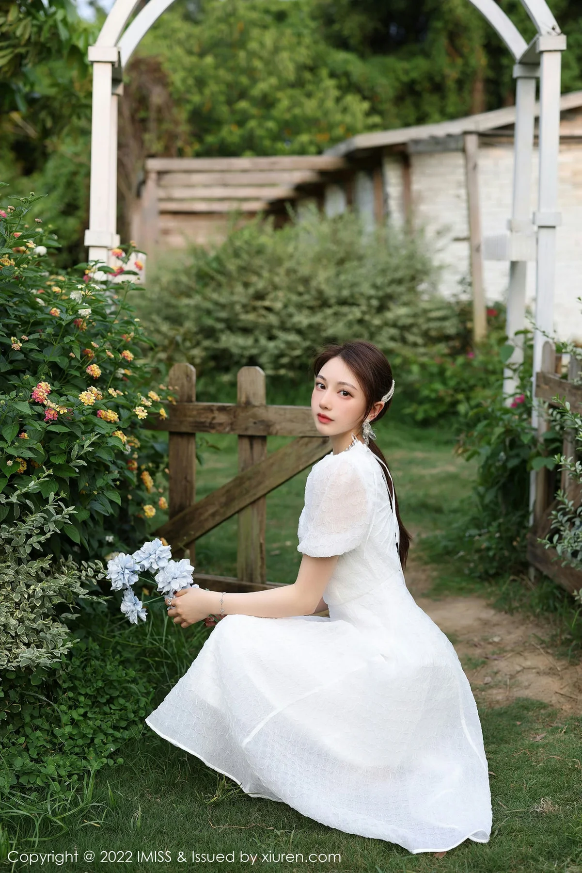 IMiss 爱蜜社 Vol.682 户外田园拍摄 Lynn刘奕宁 气质女神33 - 1