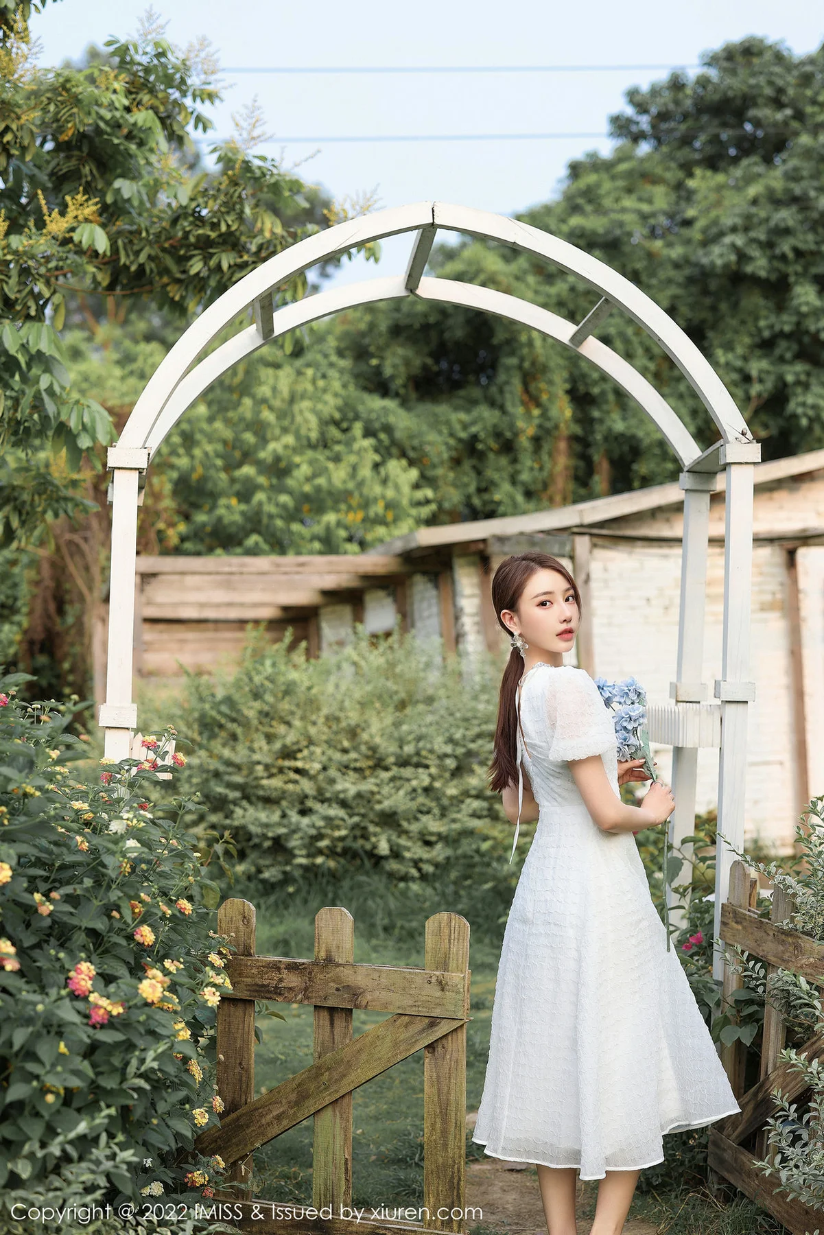 IMiss 爱蜜社 Vol.682 户外田园拍摄 Lynn刘奕宁 气质女神33 - 2