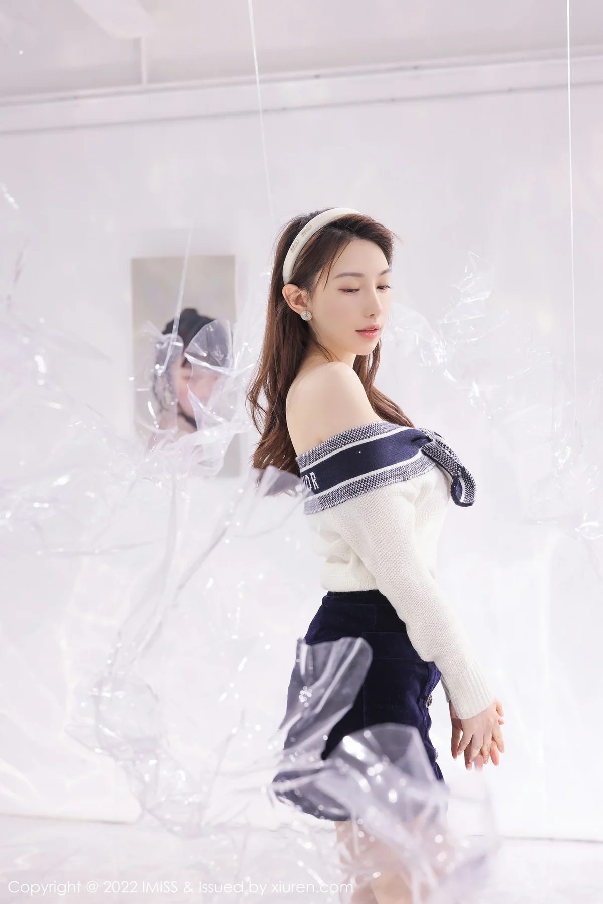 IMiss 爱蜜社 Vol.704 刘奕宁 制服画室 - 5