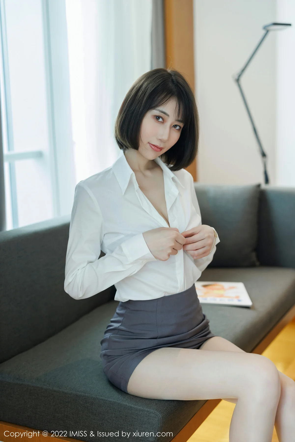 IMiss 爱蜜社 Vol.709 瑞妤 新人首套灰色短裙写真 - 6