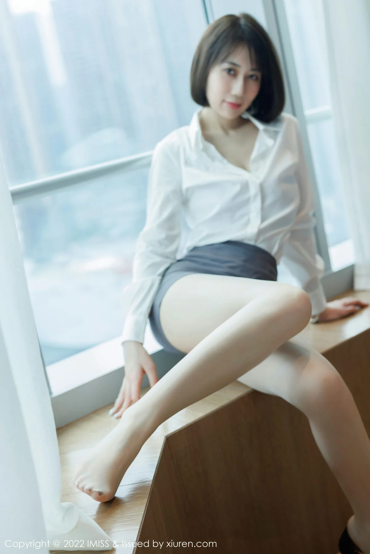 IMiss 爱蜜社 Vol.709 瑞妤 新人首套灰色短裙写真 - 3