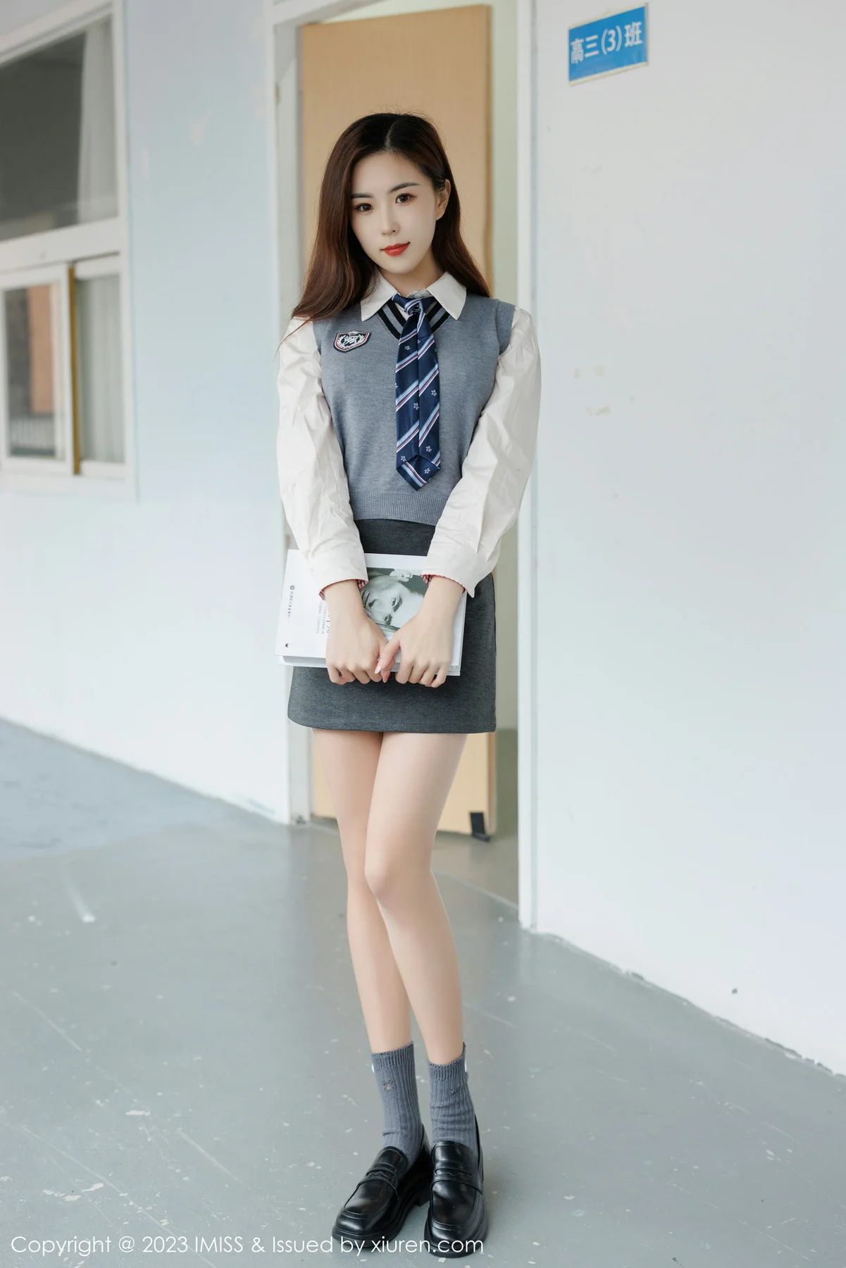 IMiss 爱蜜社 Vol.730 杨紫嫣candy 性感学姐装扮性感写真3 - 1