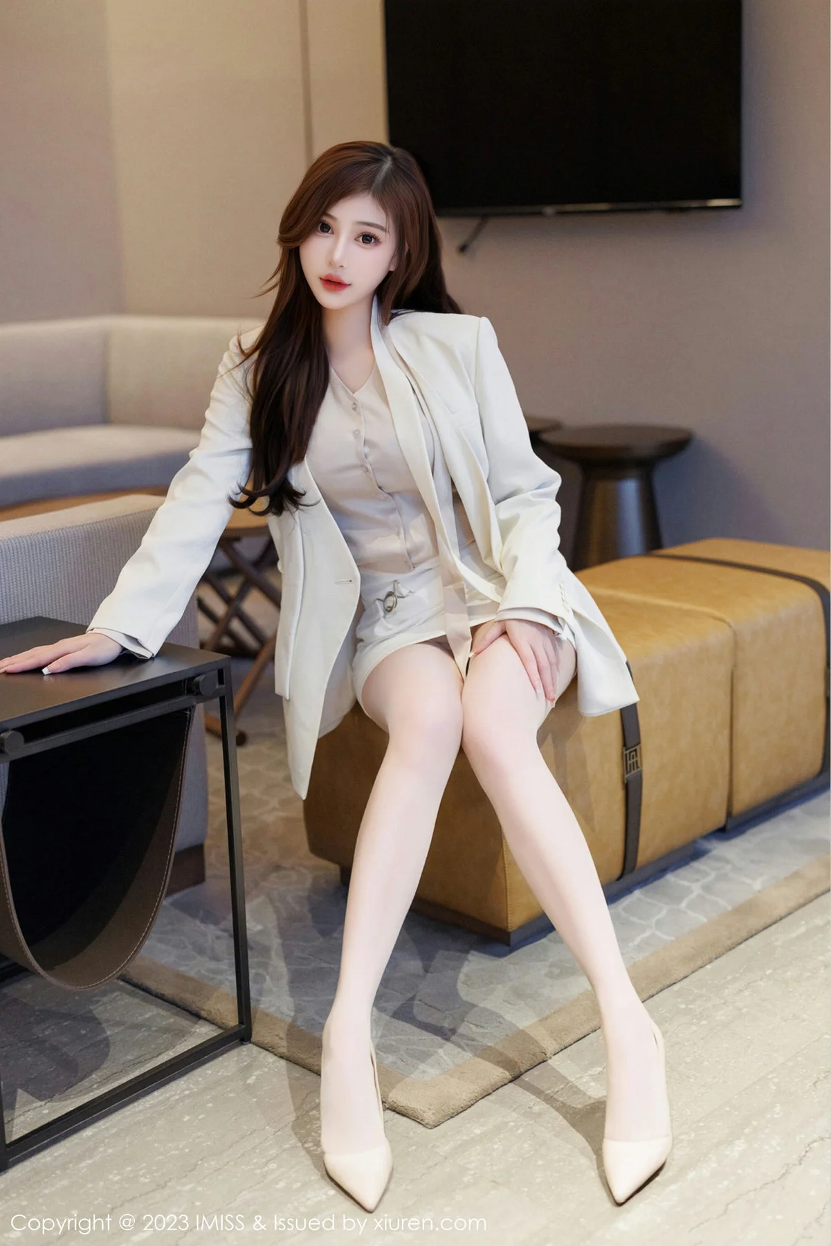 IMiss 爱蜜社 Vol.732 Lavinia肉肉 OL装扮性感写真 - 4