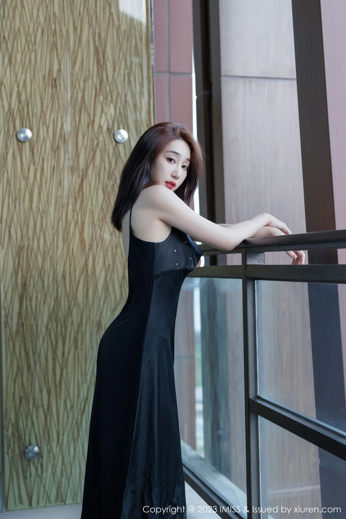 IMiss 爱蜜社 Vol.734 九月生__ 吊带长裙性感写真 - 3