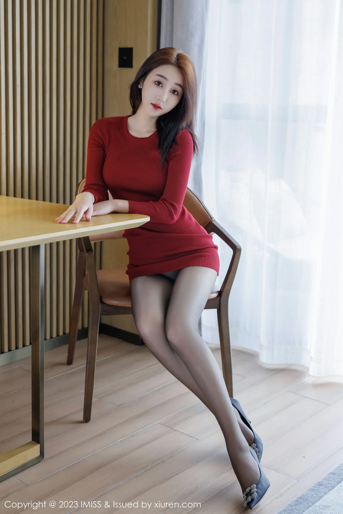 IMiss 爱蜜社 Vol.738 九月生__ 红色连衣短裙性感写真 - 1