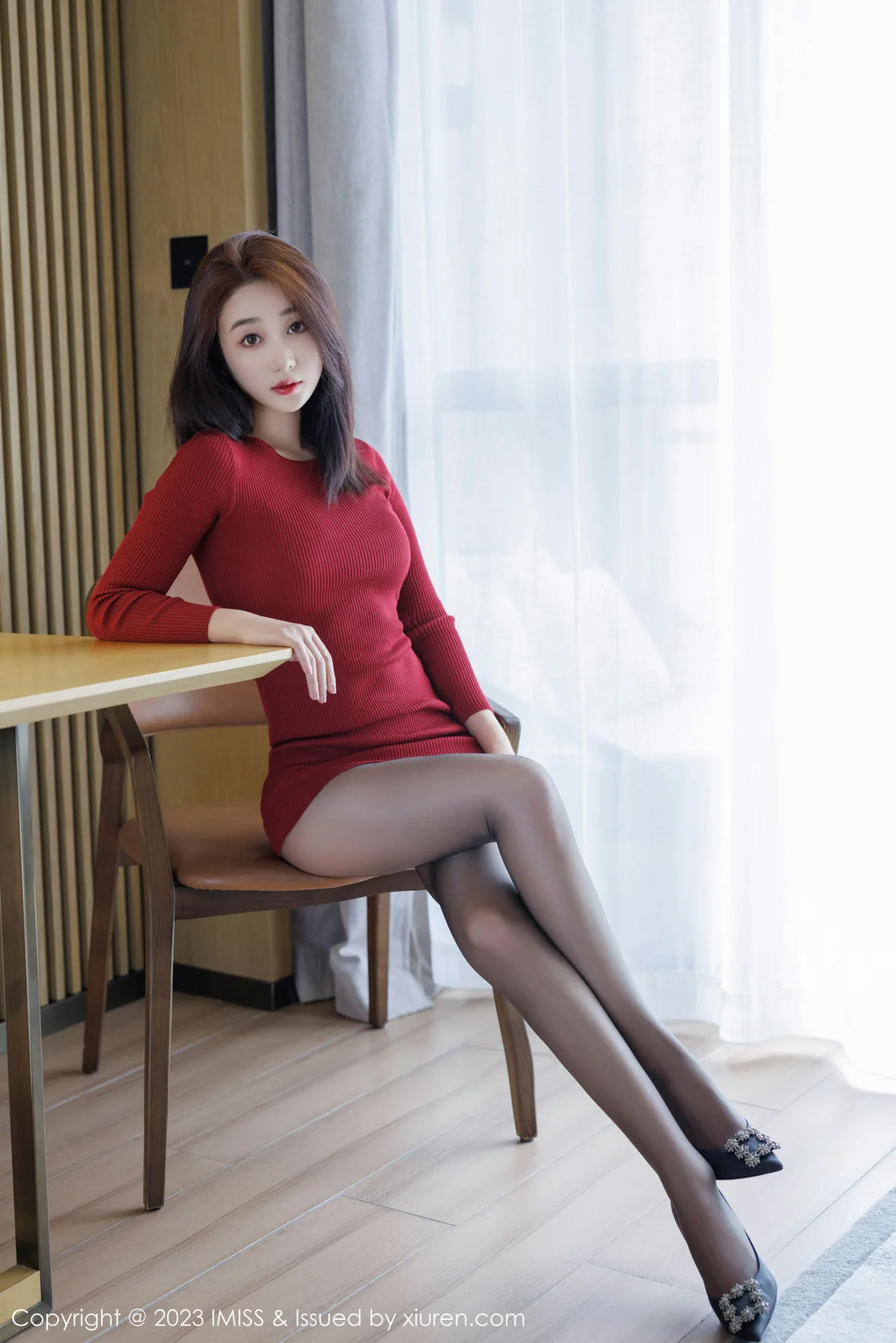 IMiss 爱蜜社 Vol.738 九月生__ 红色连衣短裙性感写真 - 2