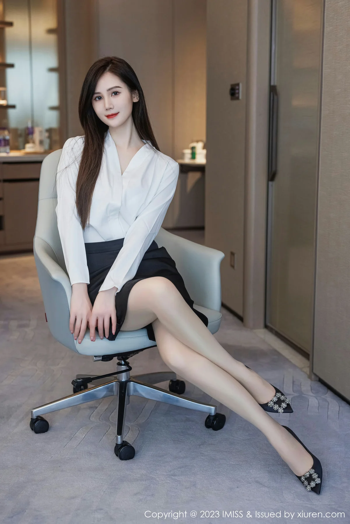 IMiss 爱蜜社 Vol.739 SISY思 黑色Ol性感写真 - 2