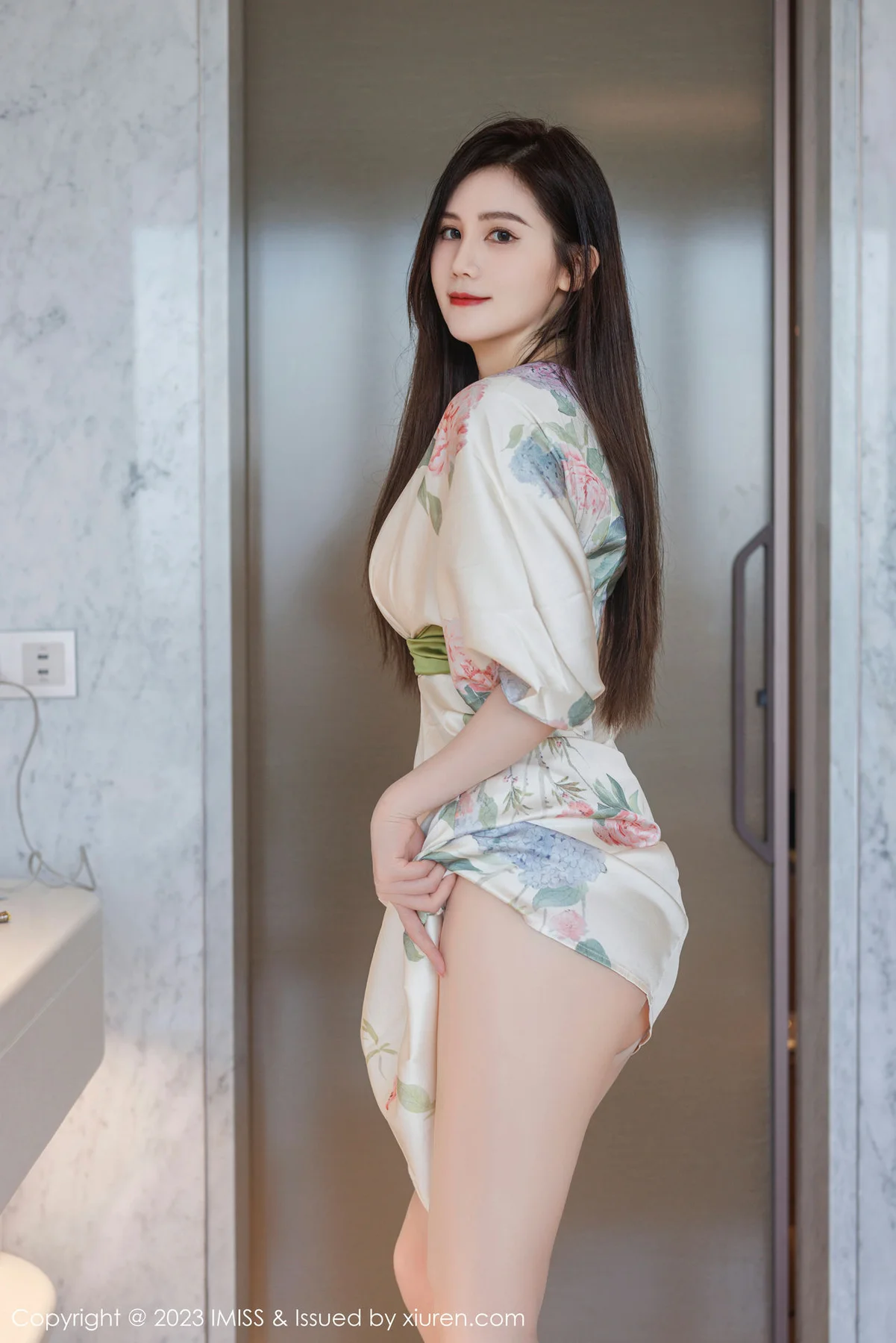 IMiss 爱蜜社 Vol.745 SISY思 诱人原色丝袜性感写真 - 1