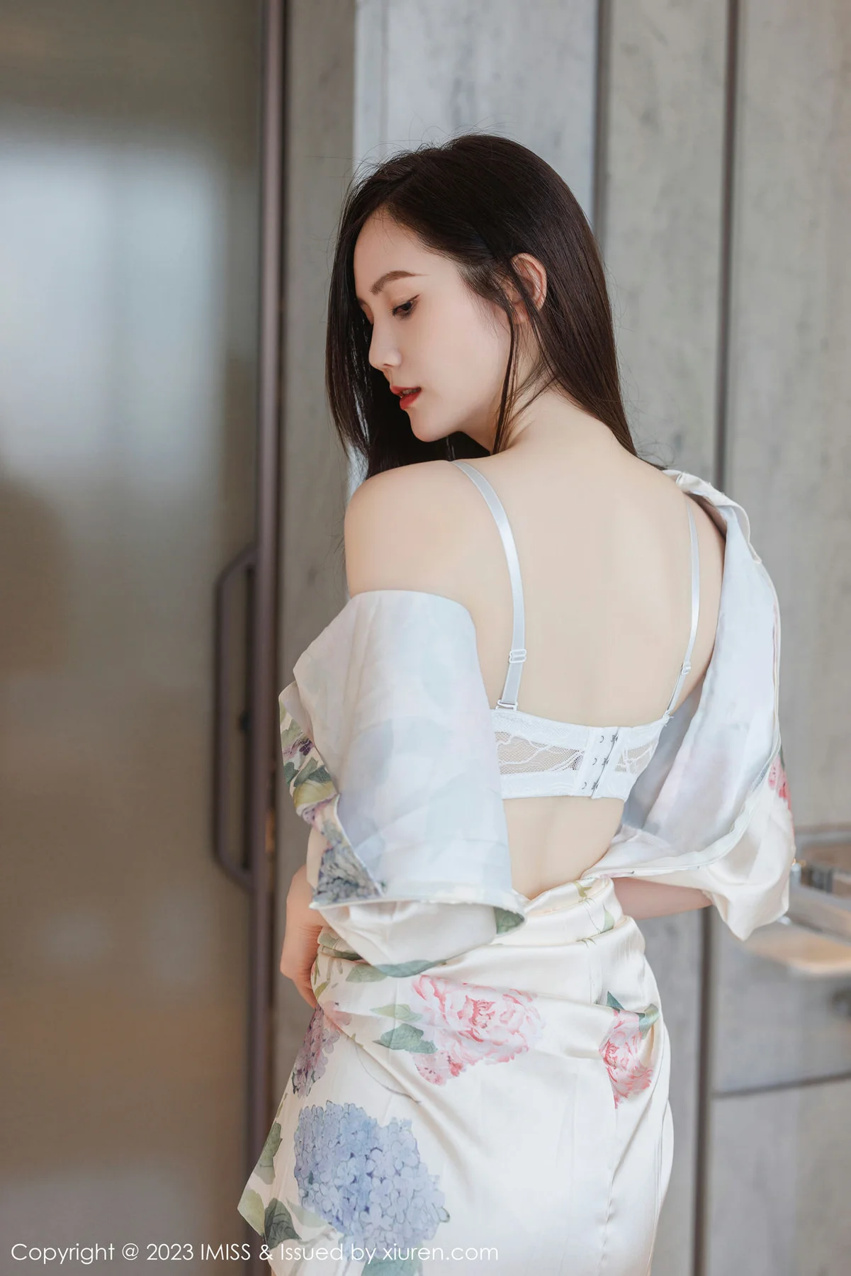 IMiss 爱蜜社 Vol.745 SISY思 诱人原色丝袜性感写真 - 4