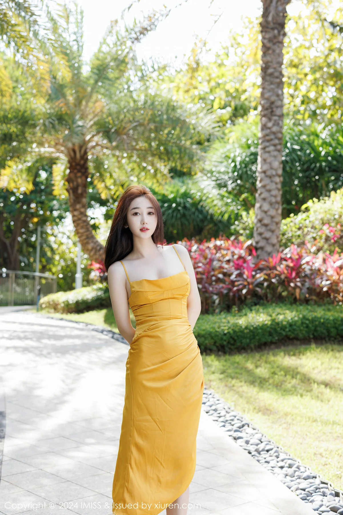 IMiss 爱蜜社 Vol.764 九月生__ 吊带长裙性感写真 - 3