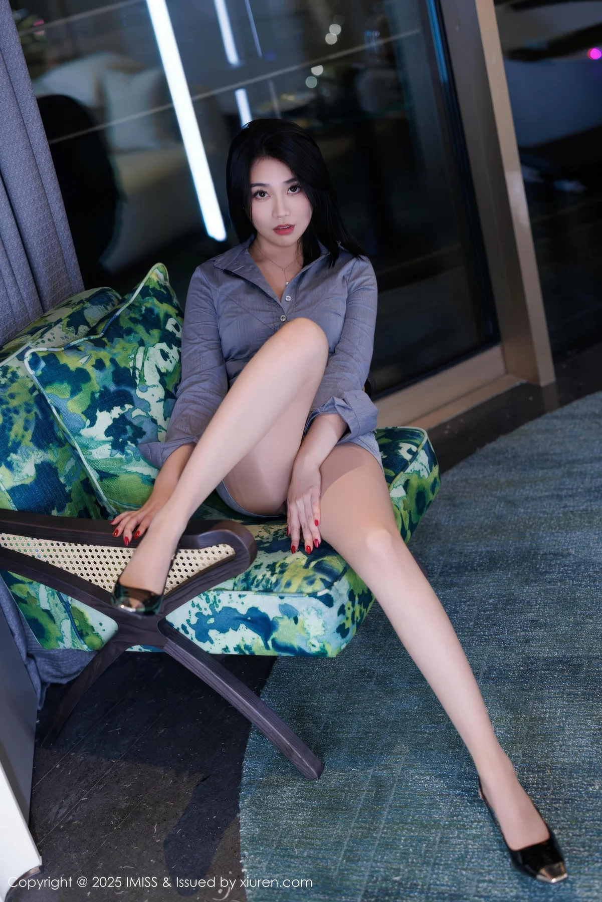 IMiss 爱蜜社 Vol.785 许诺Sabrina 爆乳ol制服美腿 - 8