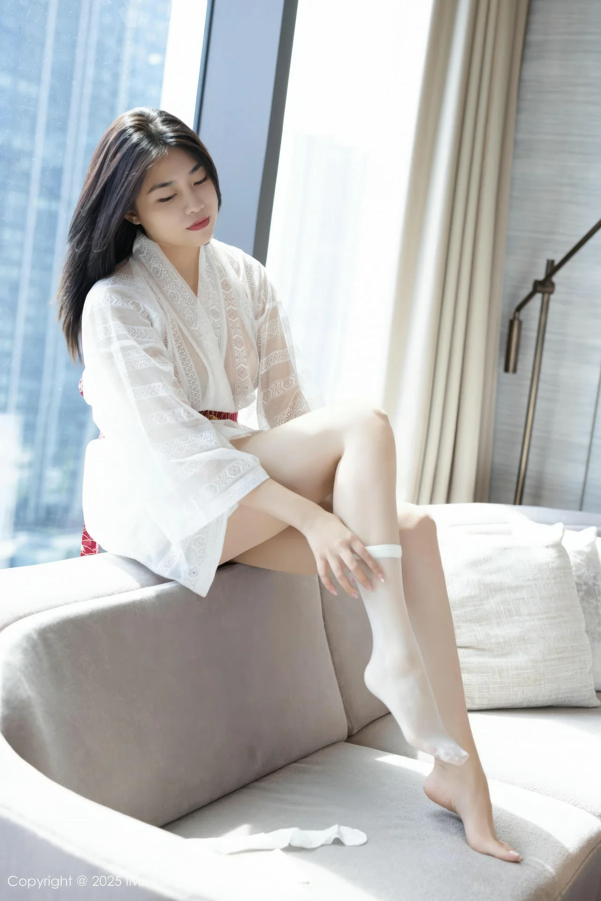 IMiss 爱蜜社 Vol.798 许诺Sabrina 轻透上衣美眸美腿 - 2