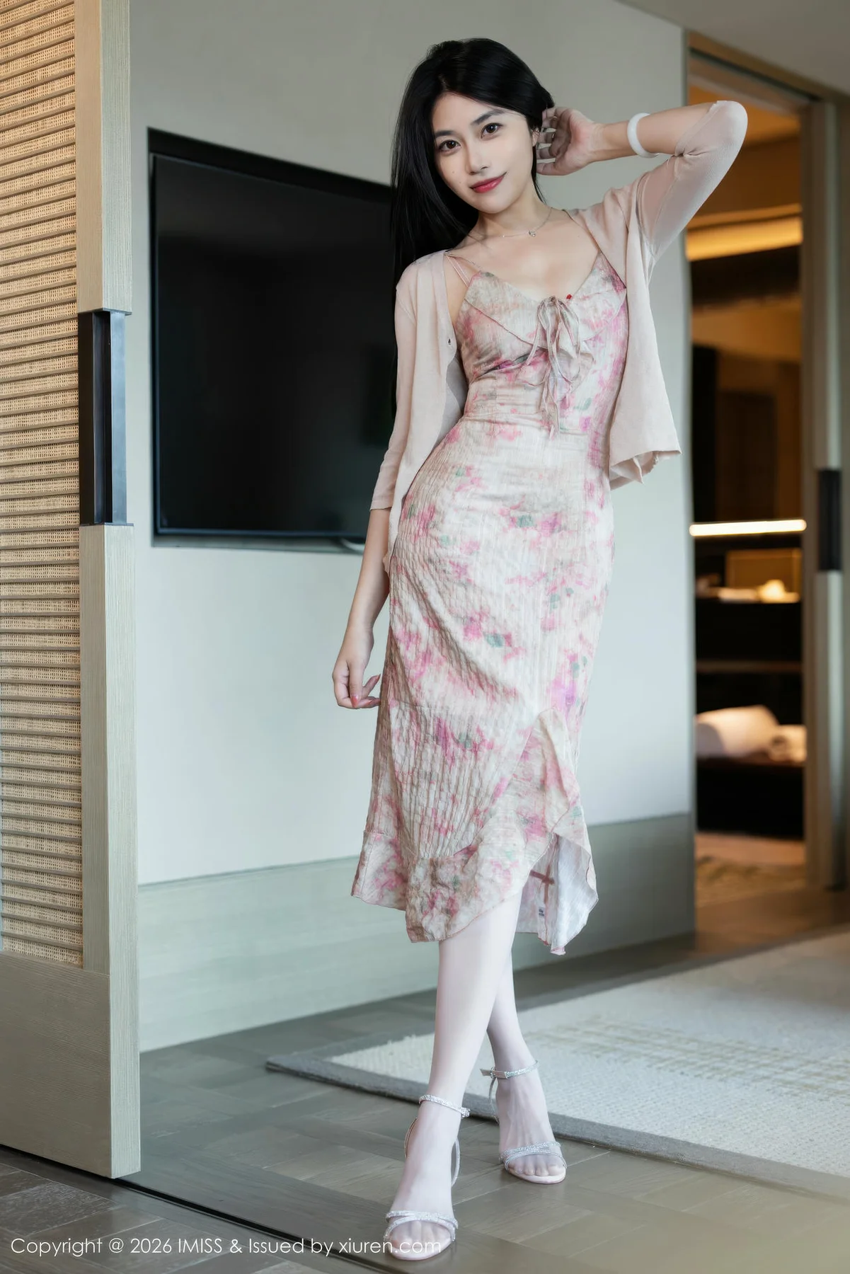 IMiss 爱蜜社 Vol.804 许诺Sabrina 花色裙白色丝袜 - 6