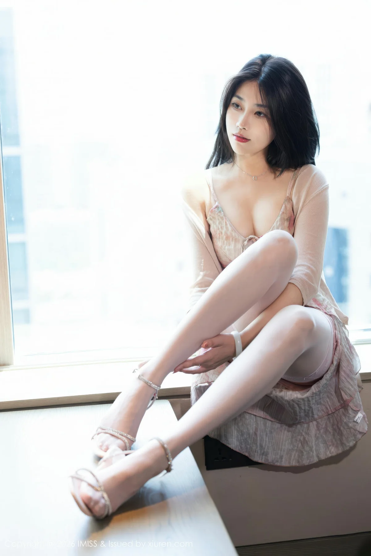 IMiss 爱蜜社 Vol.804 许诺Sabrina 花色裙白色丝袜 - 6