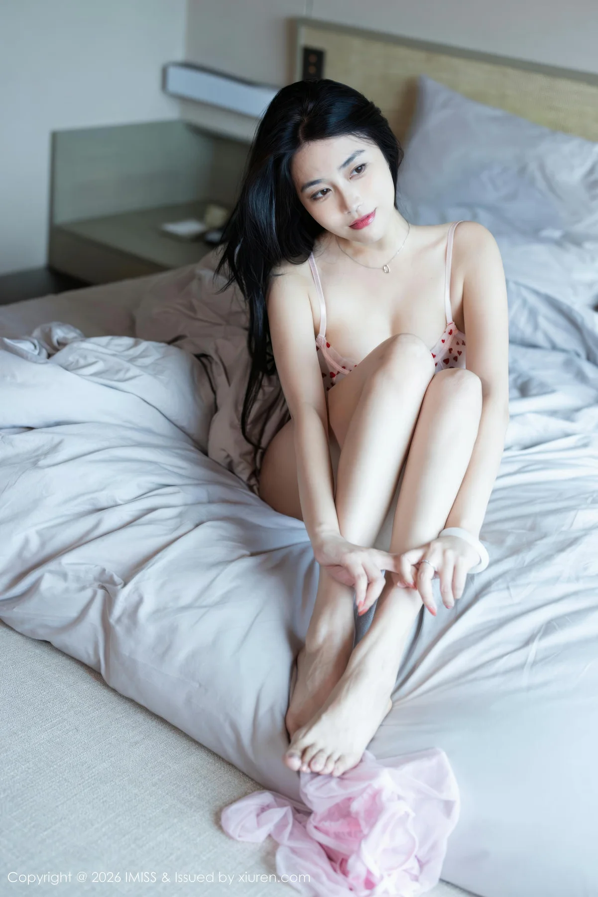 IMiss 爱蜜社 Vol.804 许诺Sabrina 花色裙白色丝袜 - 6