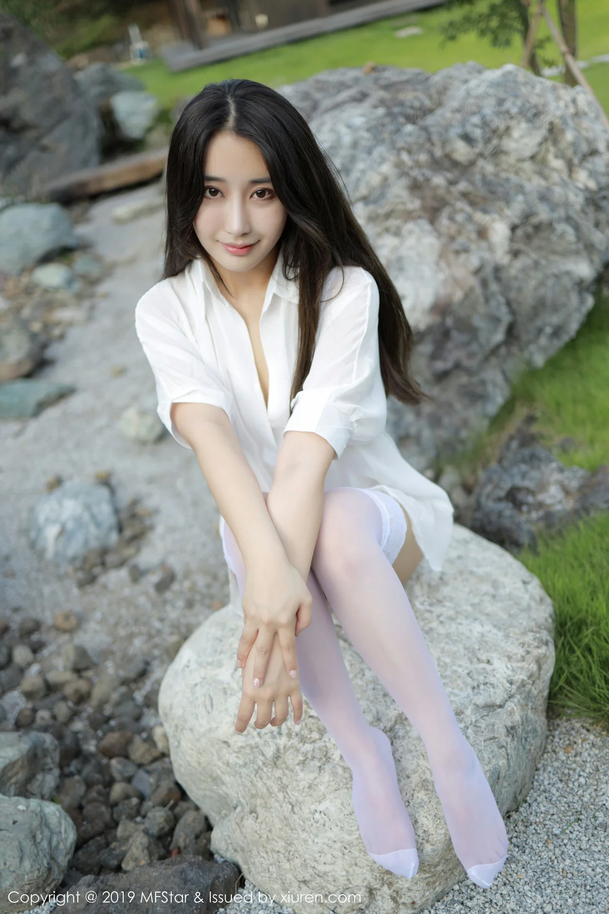 MFStar 模范学院 Vol.219 白色小丁裤 林子欣 吊袜日本旅拍 - 1