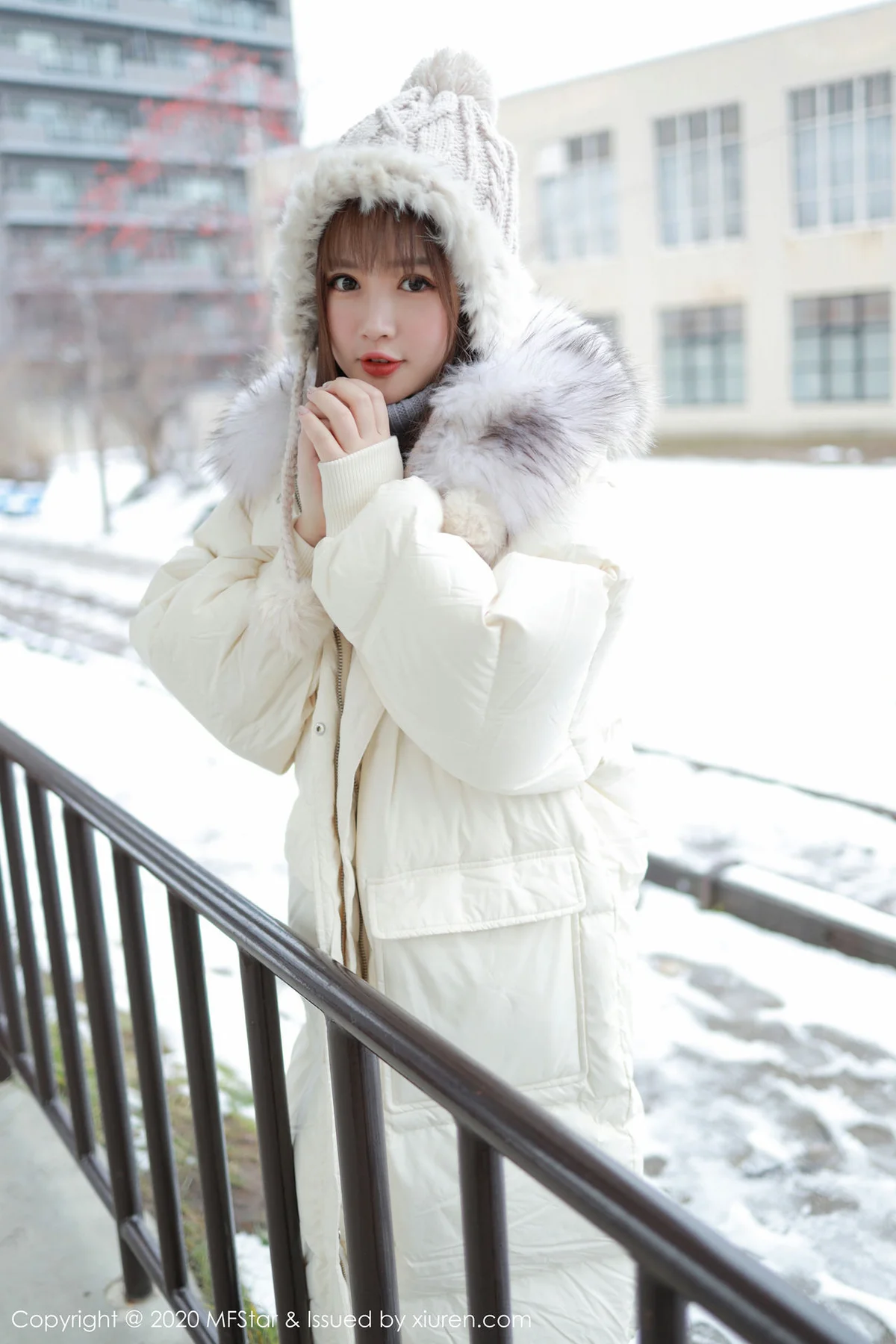 MFStar 模范学院 Vol.262 开背毛衣系列 恩率babe 北海道旅拍写真 - 1