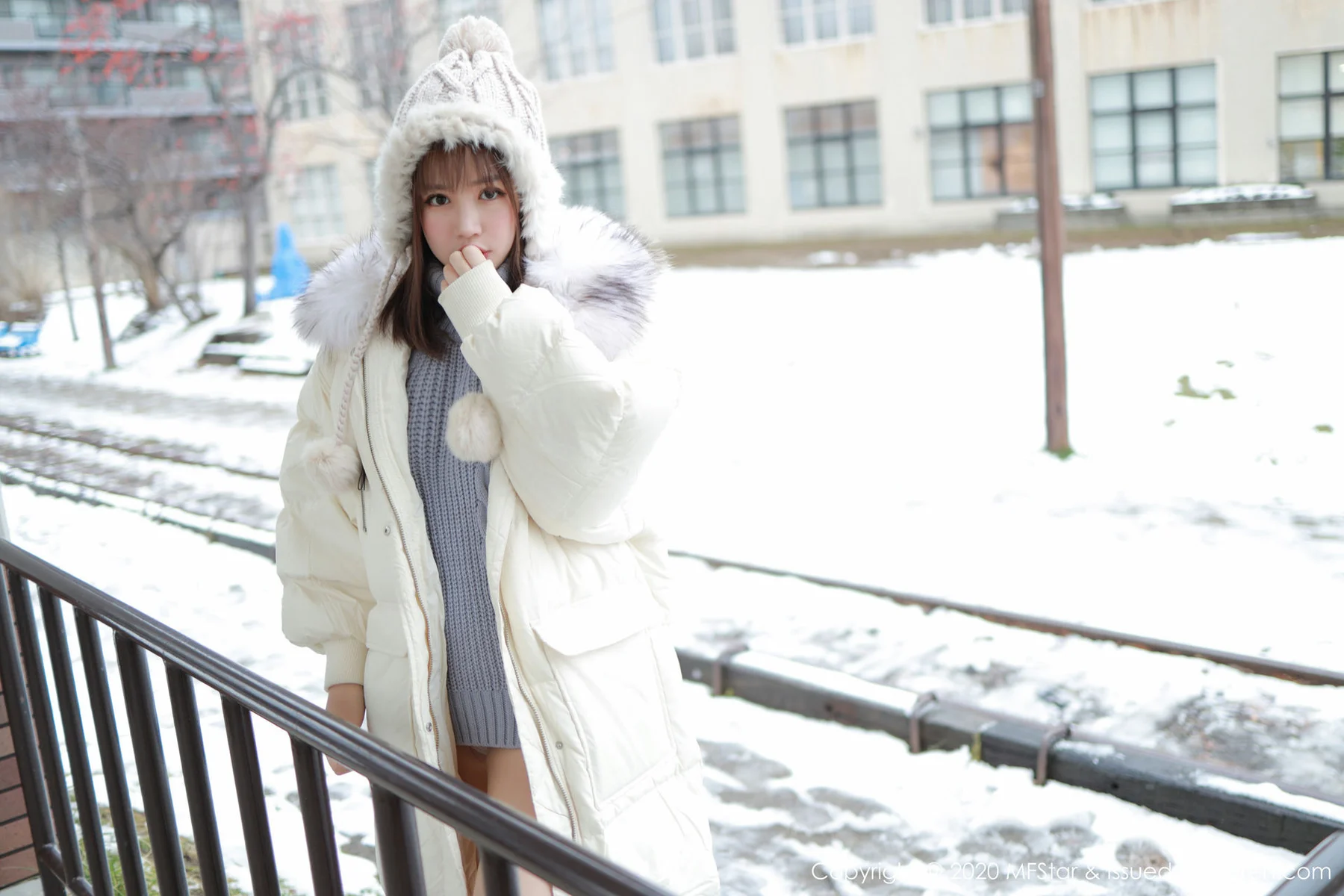 MFStar 模范学院 Vol.262 开背毛衣系列 恩率babe 北海道旅拍写真 - 2