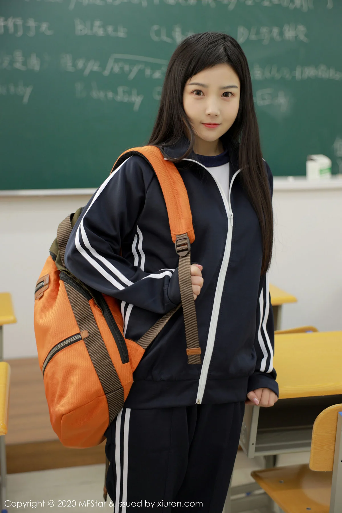 MFStar 模范学院 Vol.273 童颜巨乳 徐微微mia  学生制服写真 - 1