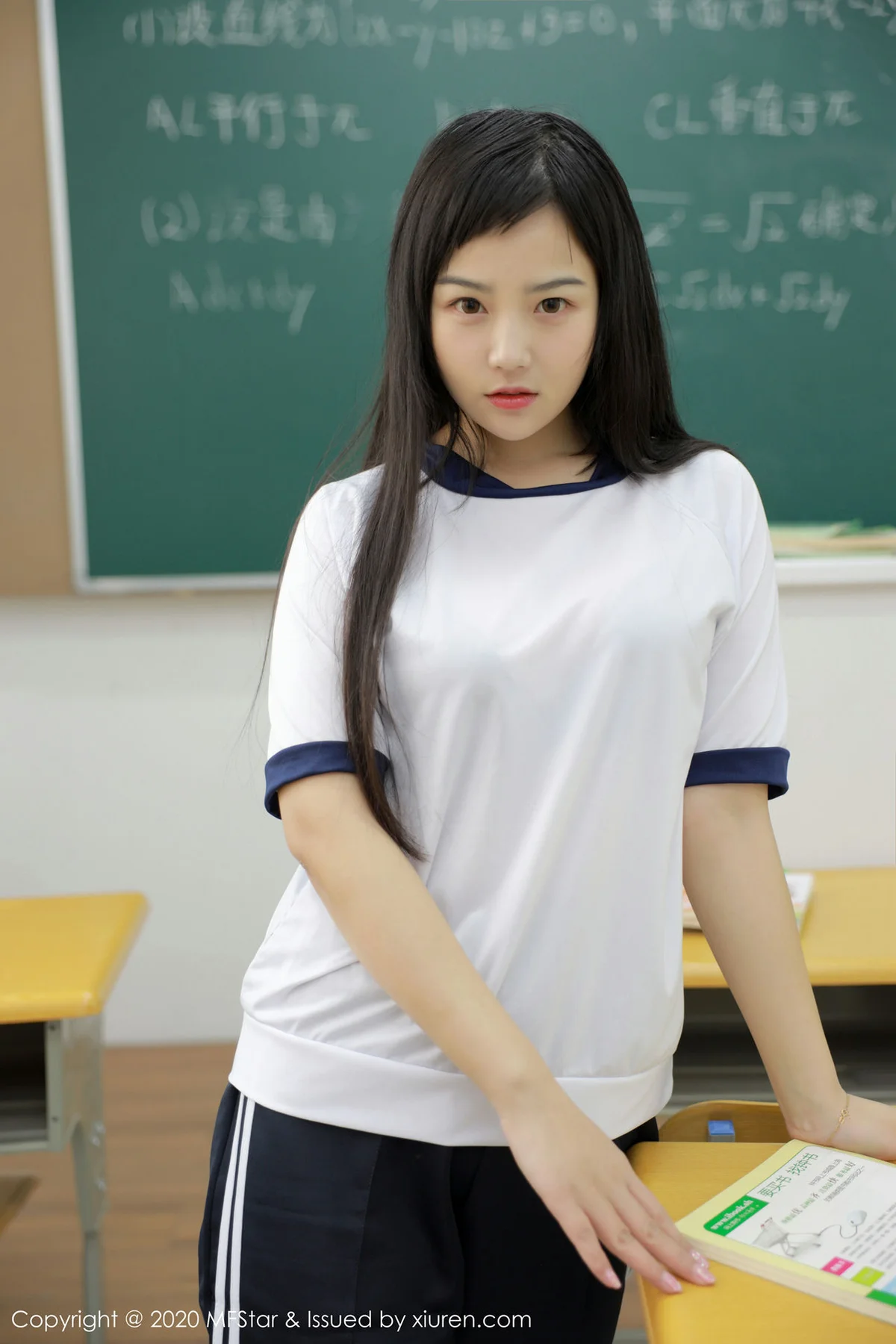 MFStar 模范学院 Vol.273 童颜巨乳 徐微微mia  学生制服写真 - 3