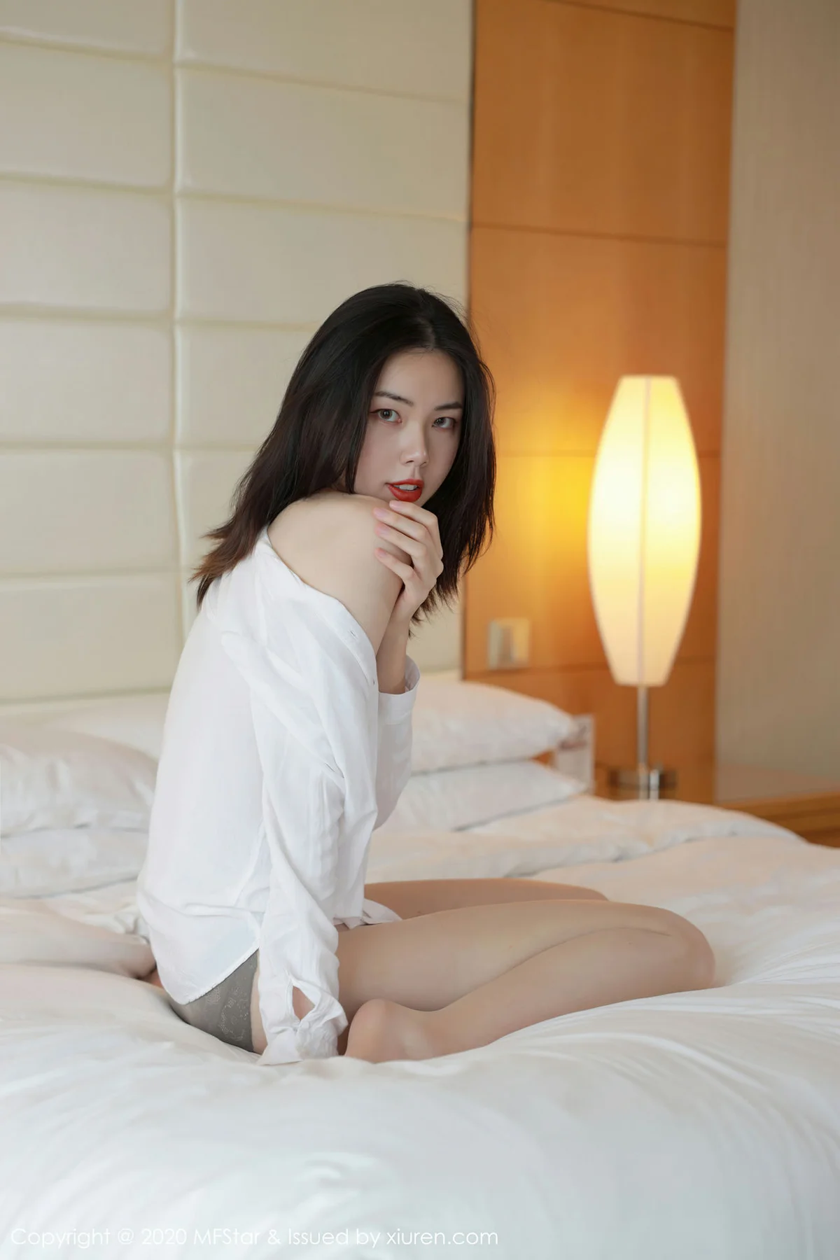 MFStar 模范学院 Vol.406 欧阳美萱 白衬衫与朦胧丝袜 - 7