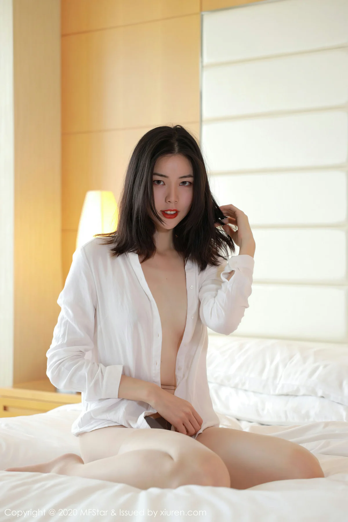 MFStar 模范学院 Vol.406 欧阳美萱 白衬衫与朦胧丝袜 - 4