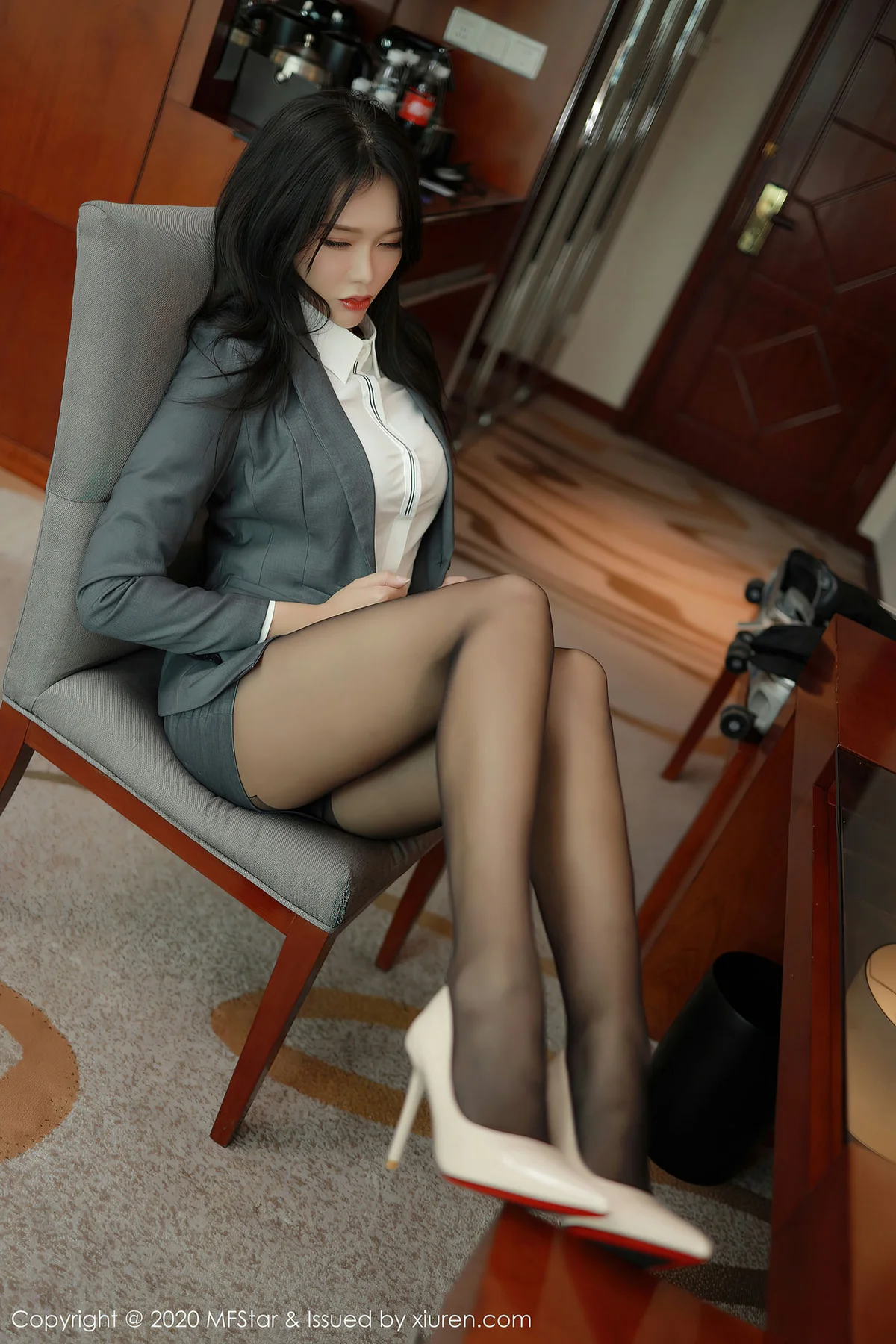 MFStar 模范学院 Vol.426  性感短裙爆乳 娜比 - 7