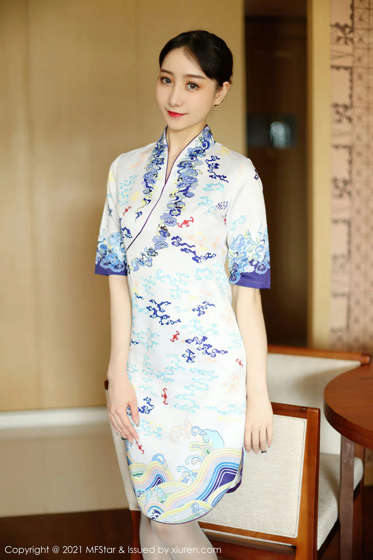 MFStar 模范学院 Vol.490 水水er 旗袍与现代丝袜丽江旅拍写真 - 3