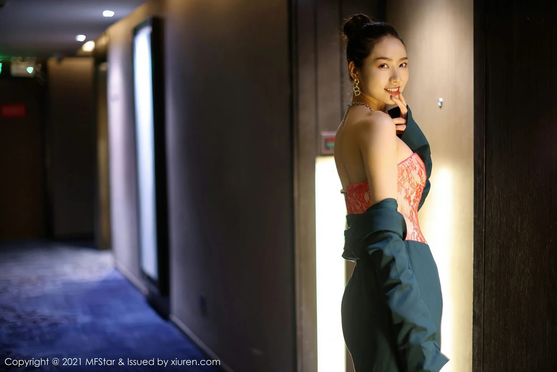 MFStar 模范学院 Vol.500 抹胸礼裙 方子萱 性感写真 - 2