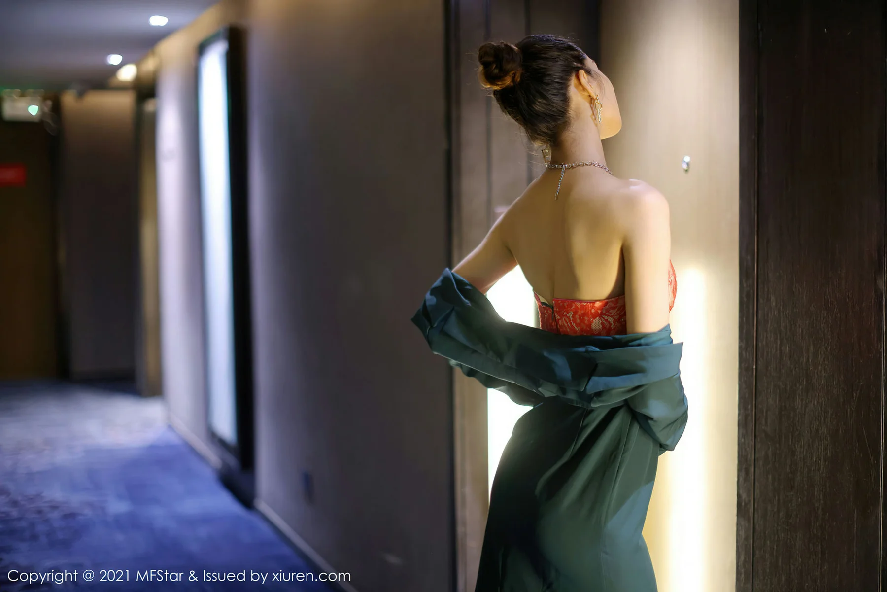 MFStar 模范学院 Vol.500 抹胸礼裙 方子萱 性感写真 - 3