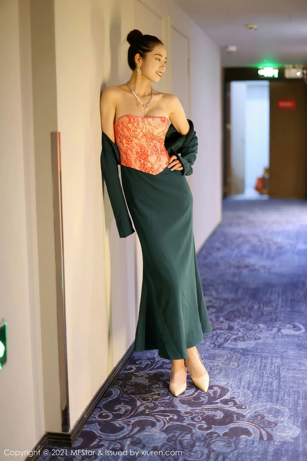 MFStar 模范学院 Vol.500 抹胸礼裙 方子萱 性感写真 - 8