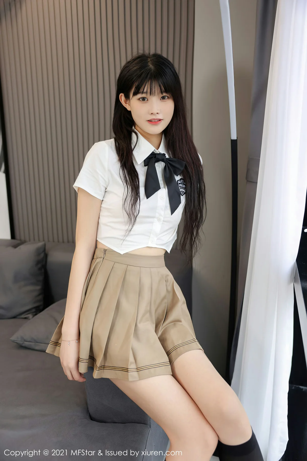 MFStar 模范学院 Vol.546 新人模特白T黑丝 77qiqi 第四套写真 - 9