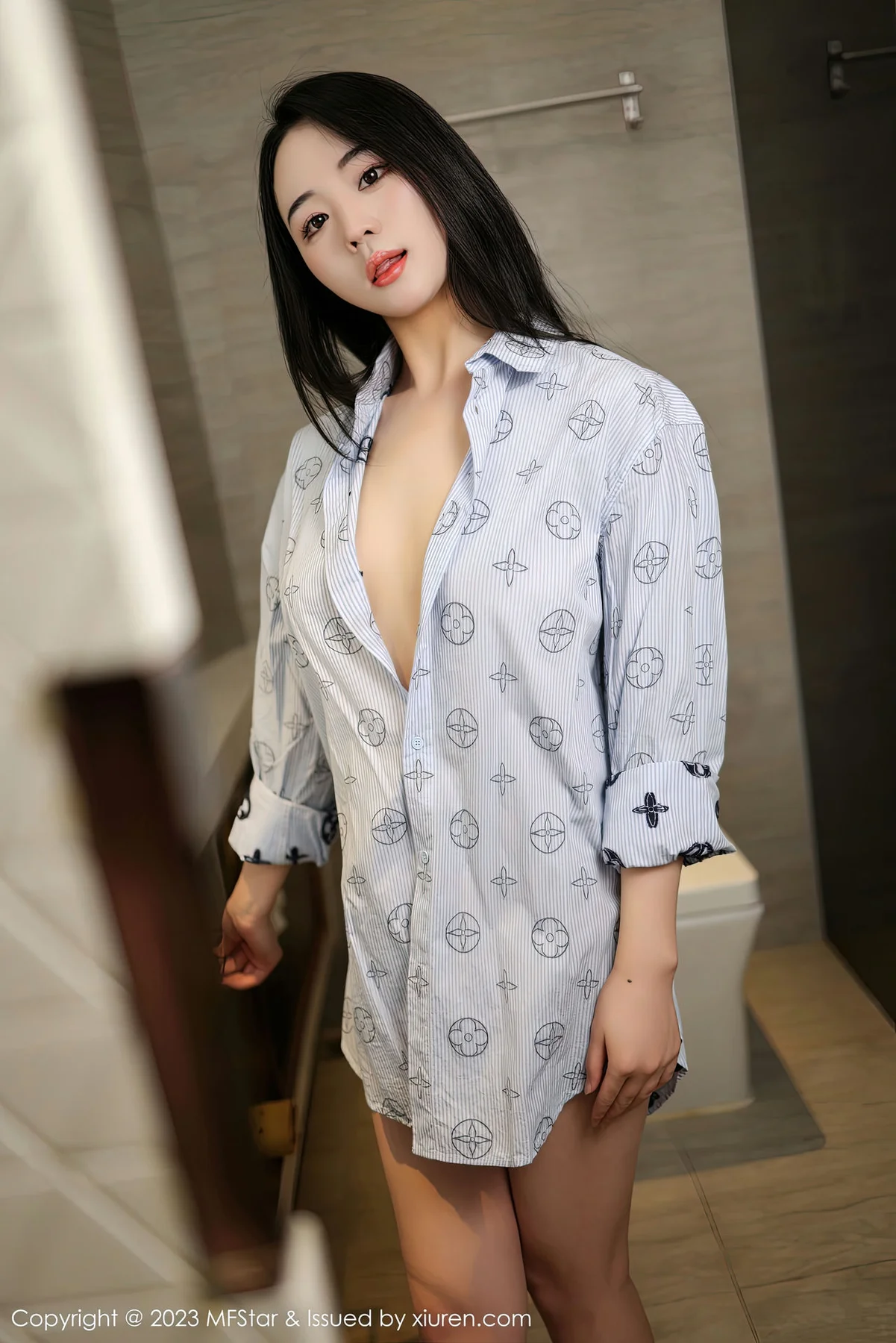 MFStar 模范学院 Vol.595 汐汐爱吃草莓 丰腴美臀第二套写真2 - 3