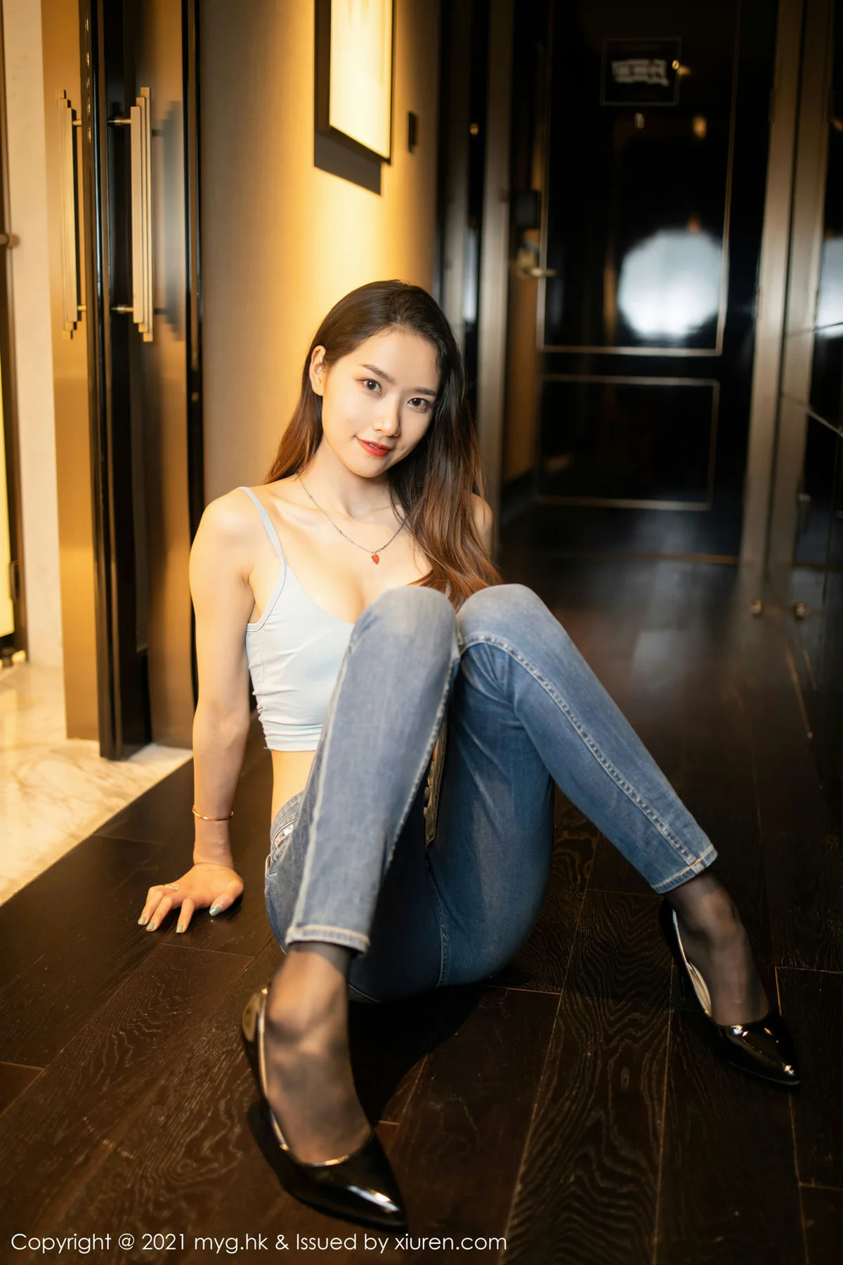 MyGirl 美媛馆 Vol.567 牛仔裤与黑丝 方子萱 江浙沪旅拍写真1 - 2