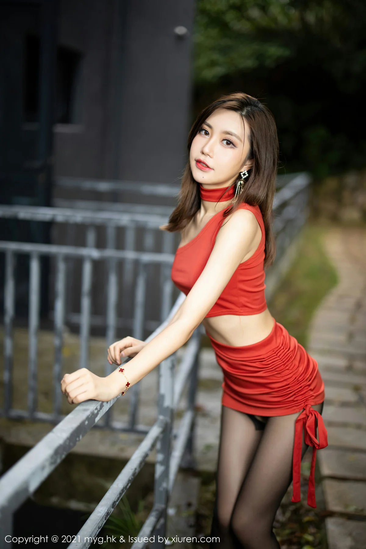 MyGirl 美媛馆 Vol.585 鲜艳红裙+魅惑黑丝 绮里嘉Carina 杭州旅... - 7