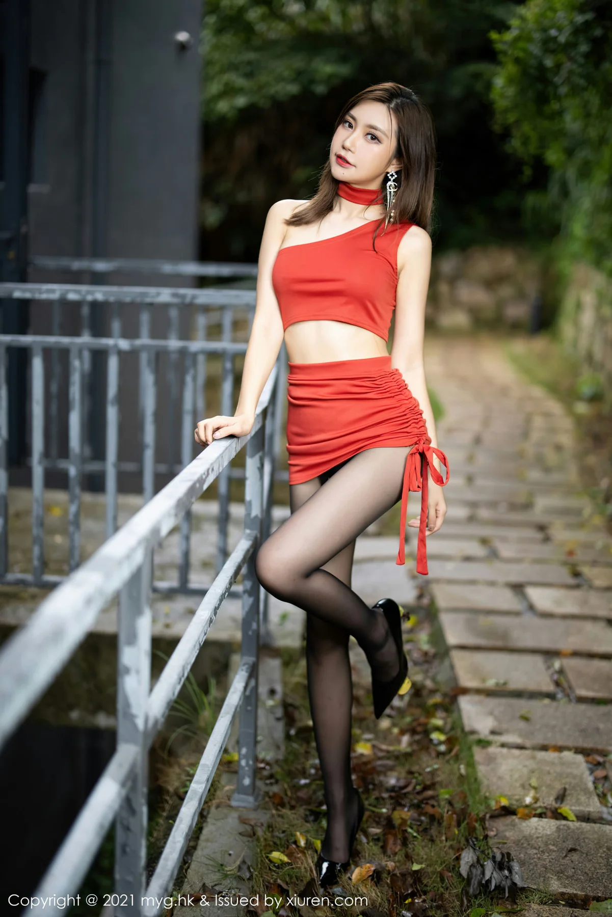 MyGirl 美媛馆 Vol.585 鲜艳红裙+魅惑黑丝 绮里嘉Carina 杭州旅... - 8