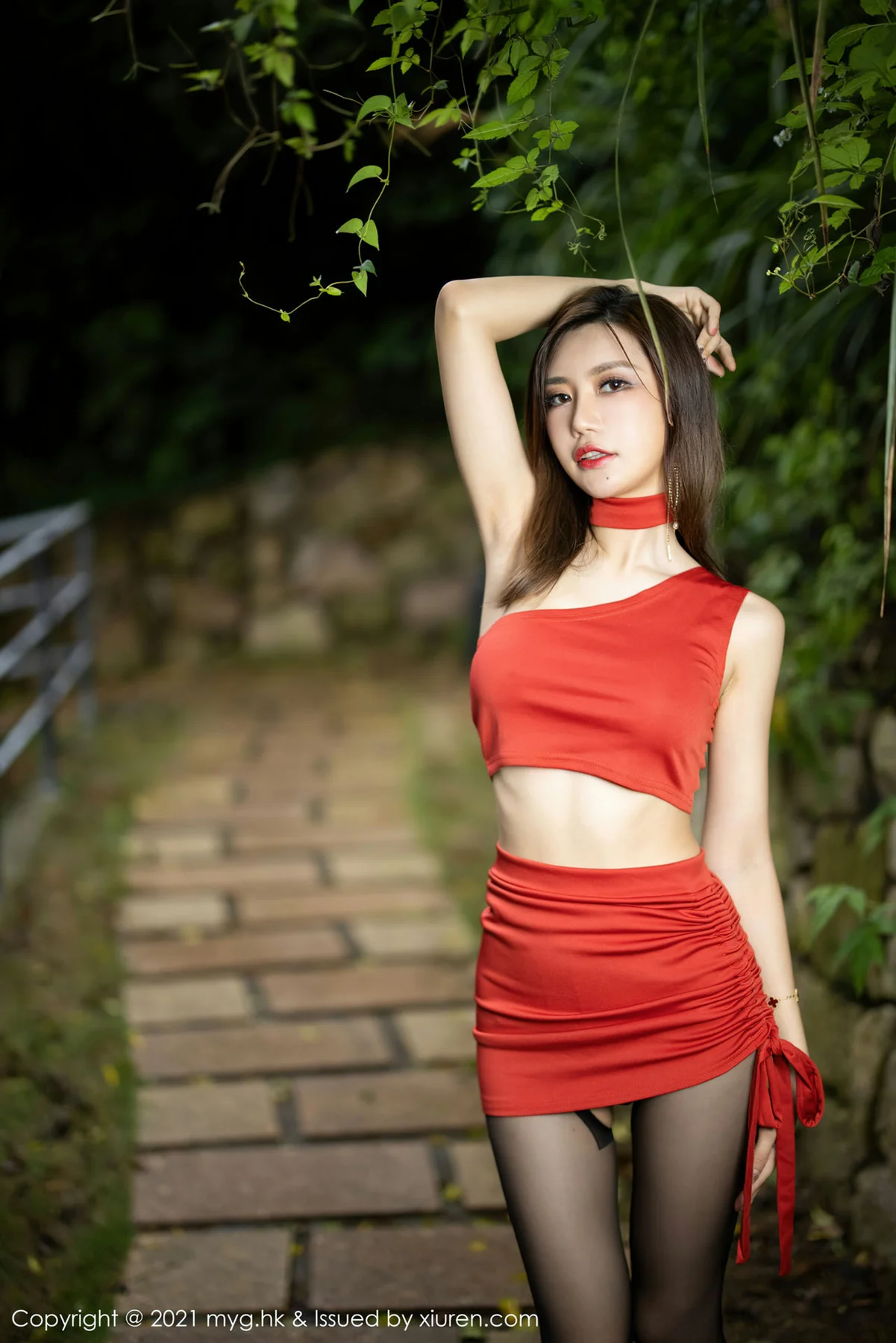 MyGirl 美媛馆 Vol.585 鲜艳红裙+魅惑黑丝 绮里嘉Carina 杭州旅... - 10