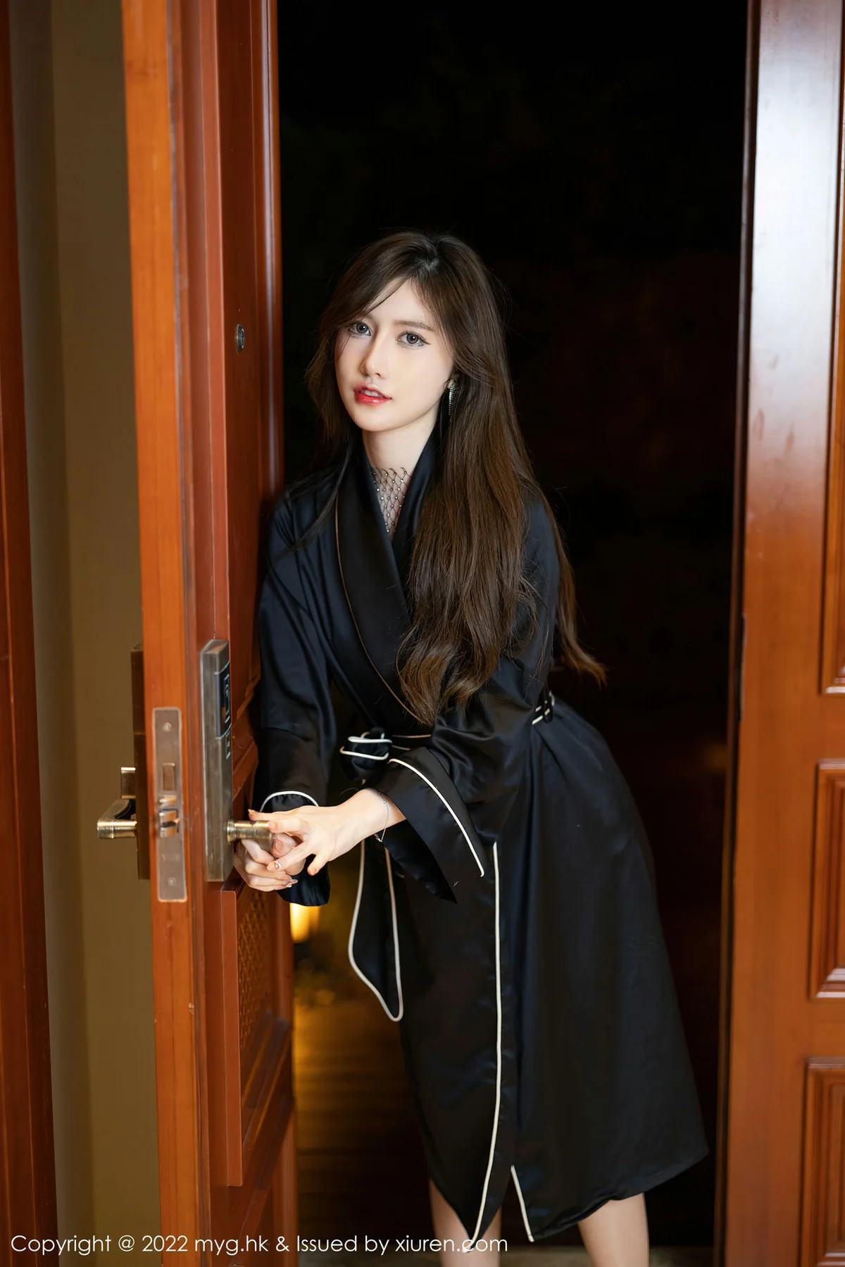 MyGirl 美媛馆 Vol.628 深色睡袍 美桃酱 珠三角旅拍 - 1