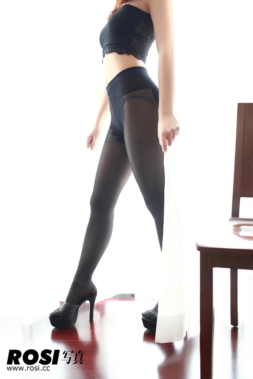 Rosi 写真 No.019 33P/12.91M - 4