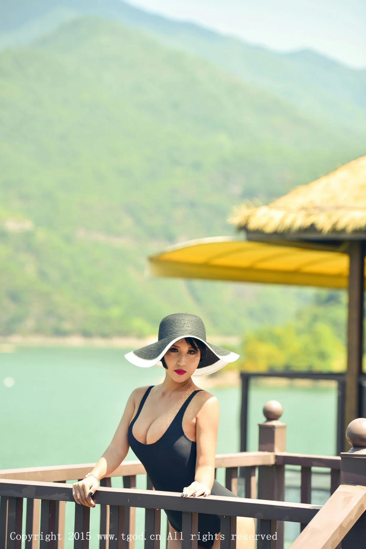 TGOD推女神 娜依灵儿云曼旅拍第三刊 - 1